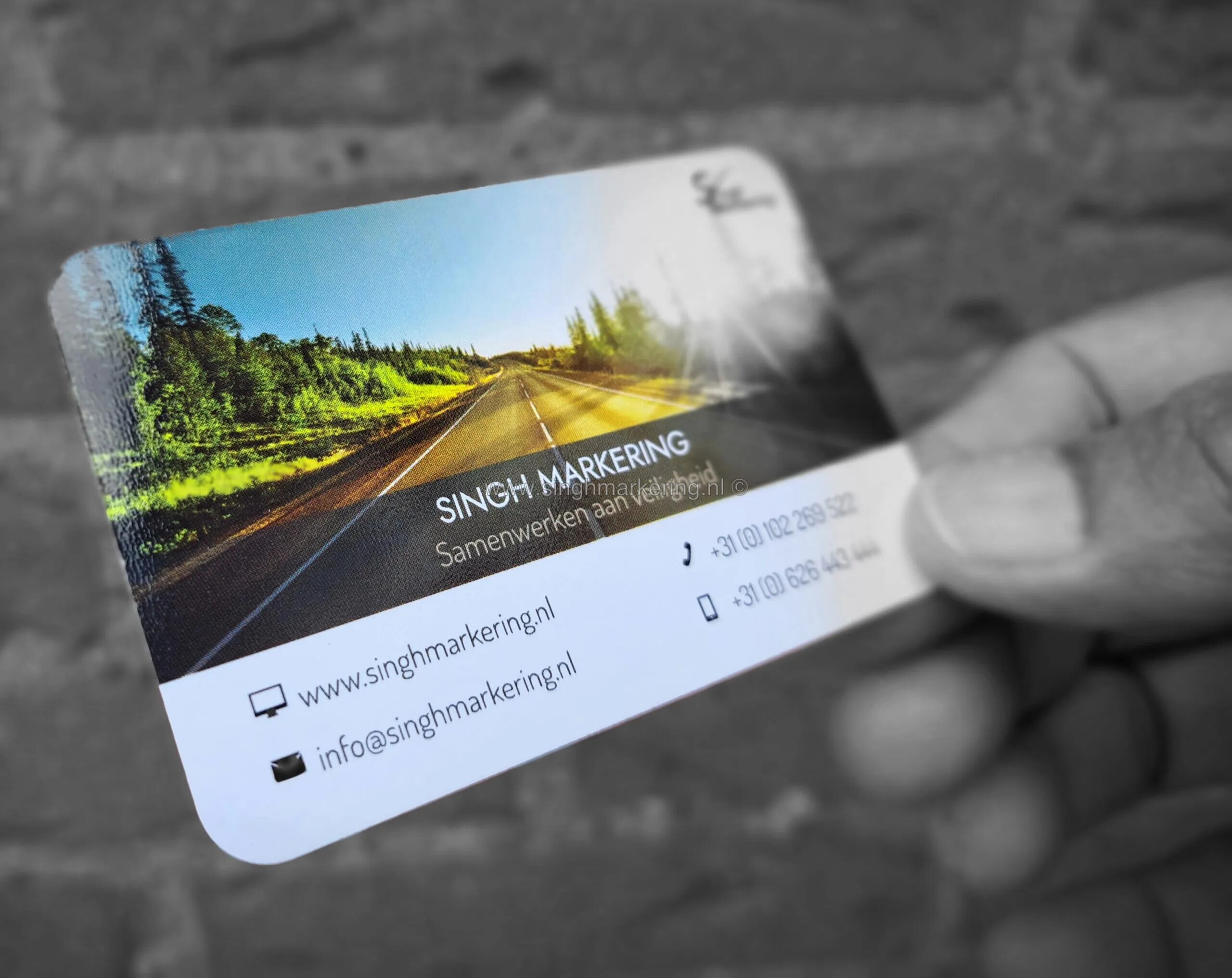 Singh Markering aan het werk